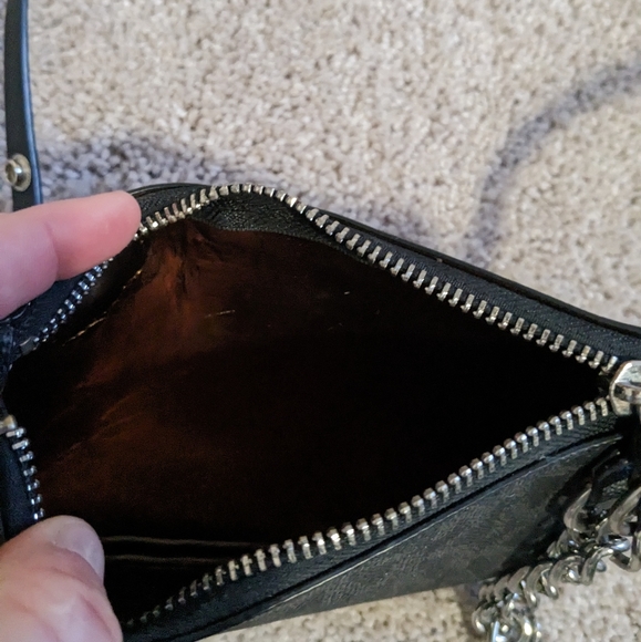 Michael Kors Belt Bag/Cross Body Bag, like new condition $30 - Picture 3 of 6